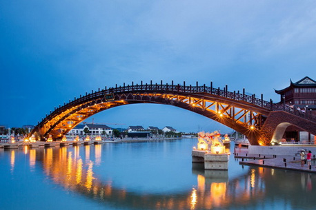 苏州欢乐胥江大跨度胶合木拱桥